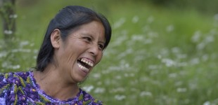 Guatemala: Playful women